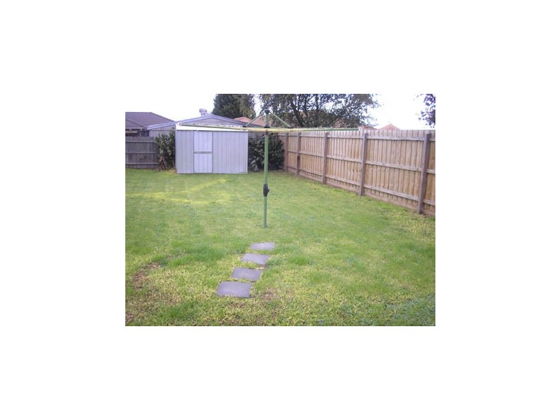 28 Brentwood Drive, Cranbourne North VIC 3977