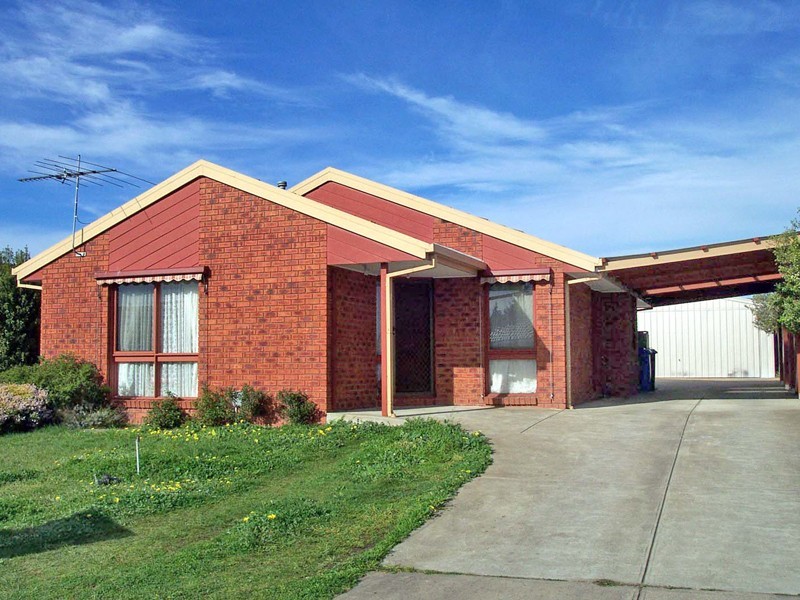 6 Sharne Court, Cranbourne North VIC 3977