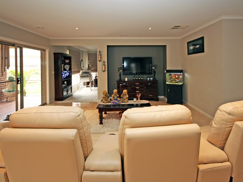 61 Thunderbolt Drive, Cranbourne East VIC 3977