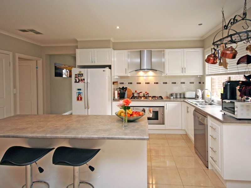 61 Thunderbolt Drive, Cranbourne East VIC 3977