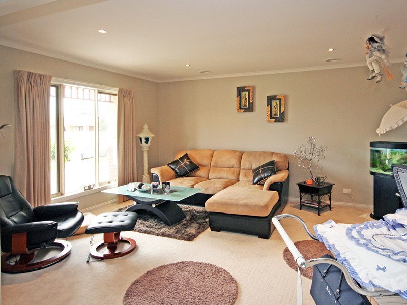 61 Thunderbolt Drive, Cranbourne East VIC 3977