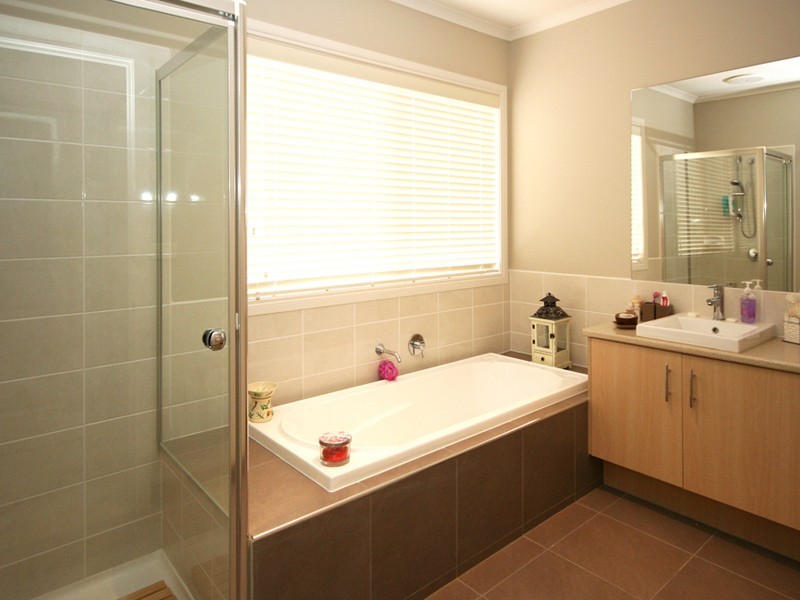 61 Thunderbolt Drive, Cranbourne East VIC 3977