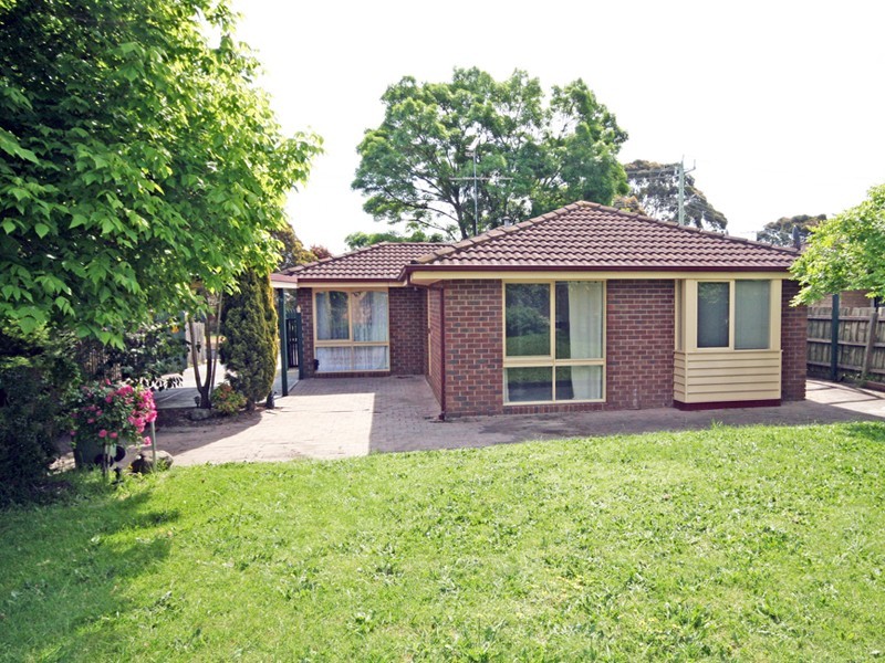 4 Bourke Road, Cranbourne VIC 3977
