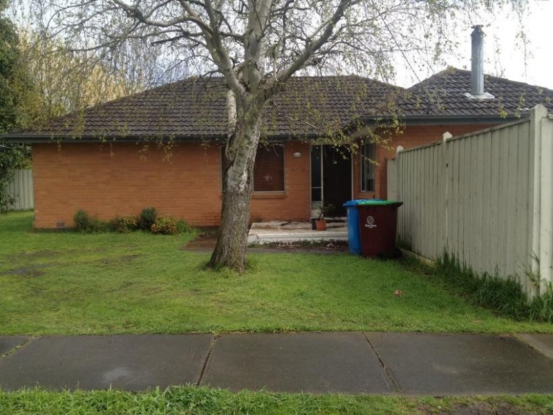 13 Campbell Parade, Cranbourne VIC 3977