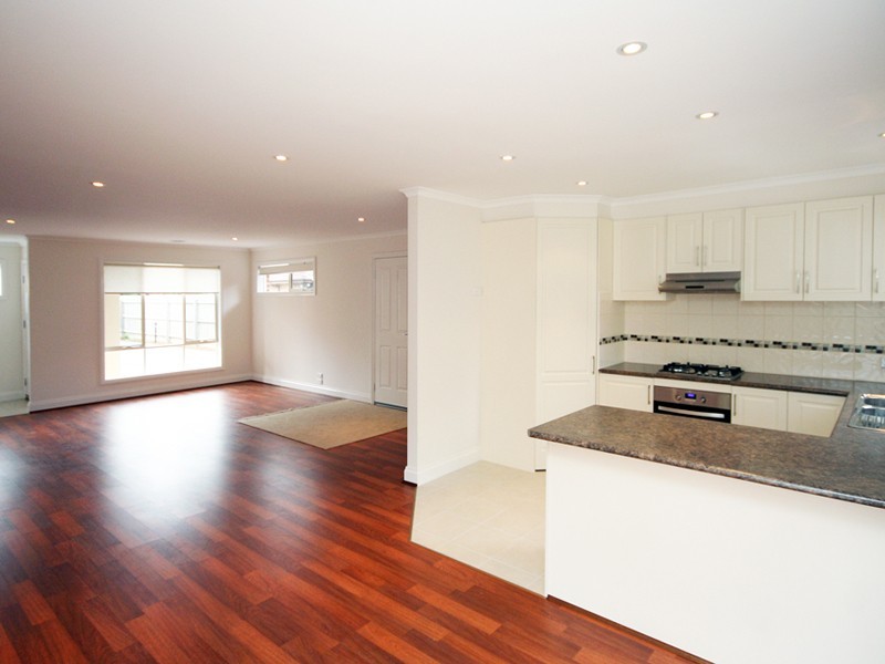 2B Evelyne Avenue, Cranbourne VIC 3977