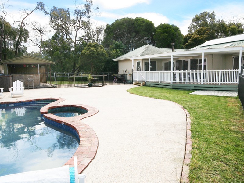 207 Smiths Lane, Cranbourne South VIC 3977