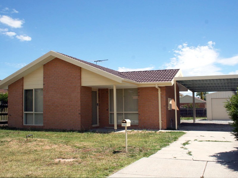 5 Natalie Court, Cranbourne VIC 3977