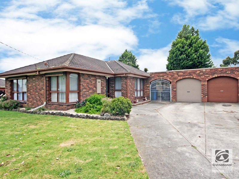 13 Marnebeck Court, Cranbourne VIC 3977