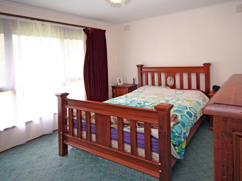 13 Marnebeck Court, Cranbourne VIC 3977