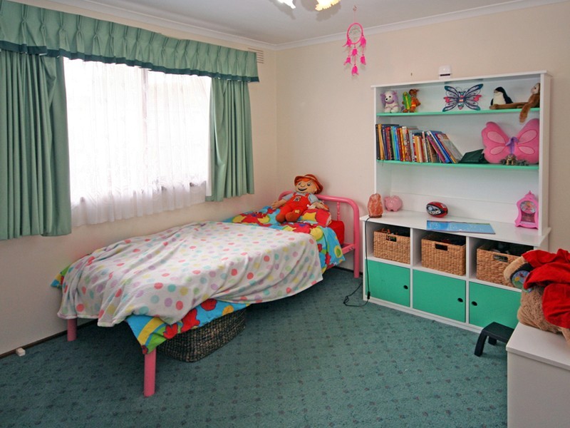 13 Marnebeck Court, Cranbourne VIC 3977