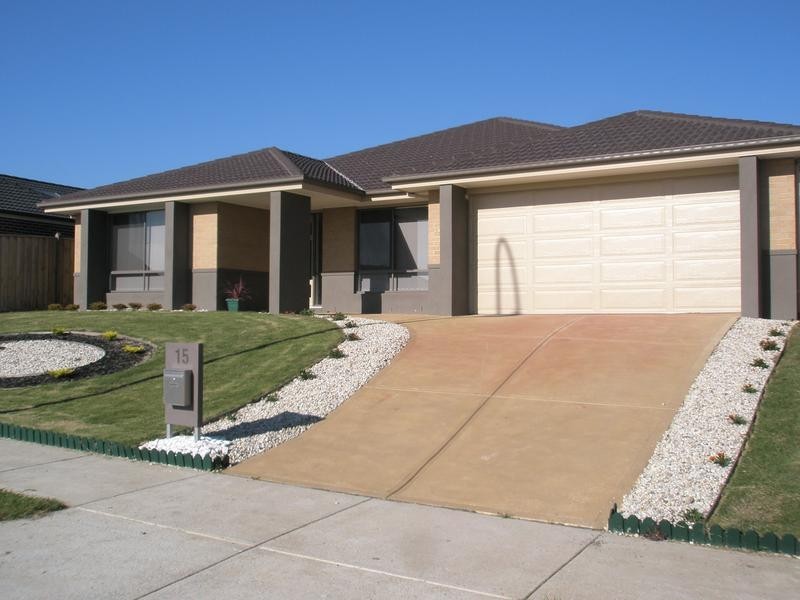 15 Thunderbolt Drive, Cranbourne East VIC 3977