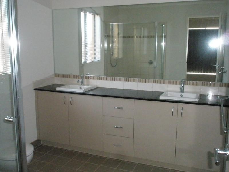 15 Thunderbolt Drive, Cranbourne East VIC 3977