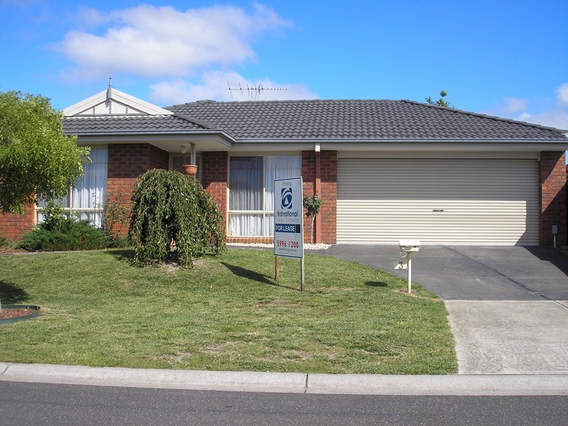 3 Otley Way South, Cranbourne VIC 3977