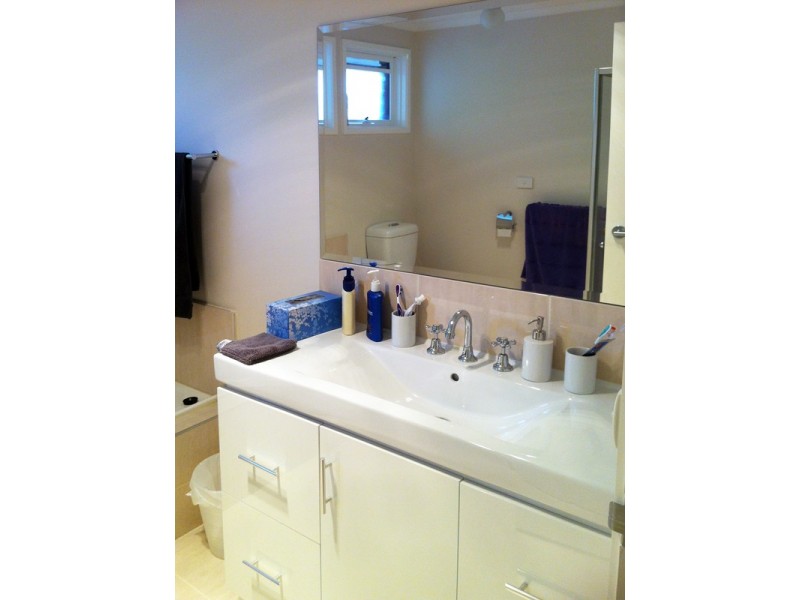 8 Eyre Court, Cranbourne North VIC 3977