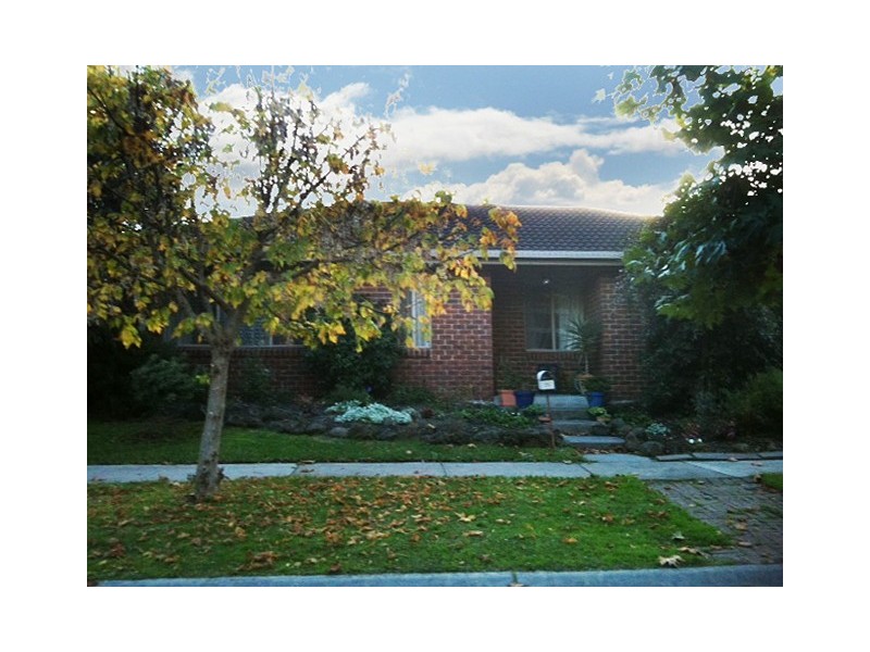 35 Eliza Street, Cranbourne North VIC 3977