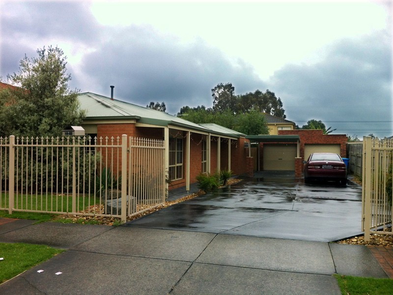 221 Monahans Road, Cranbourne West VIC 3977