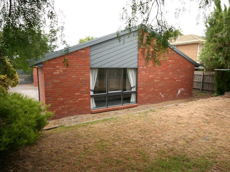 38 Maltravers Crescent, Cranbourne North VIC 3977