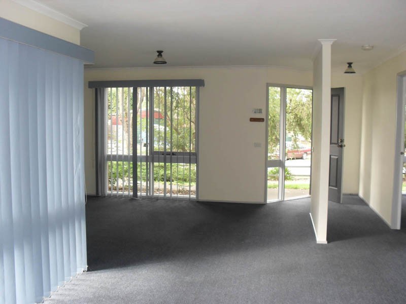 38 Maltravers Crescent, Cranbourne North VIC 3977