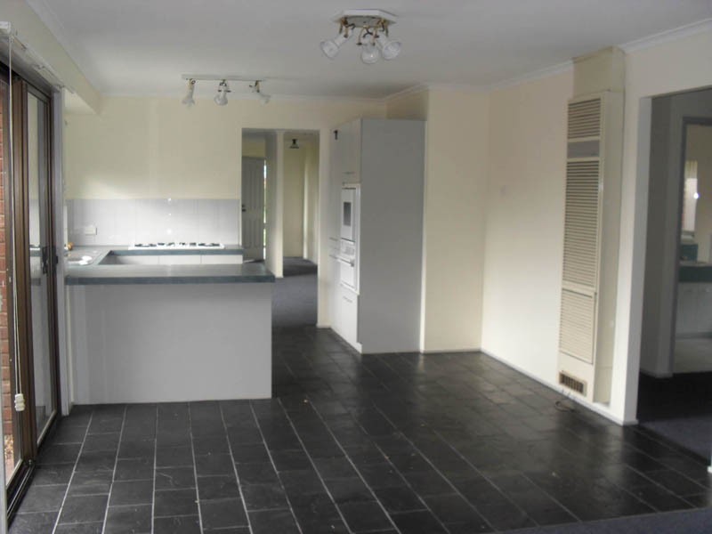 38 Maltravers Crescent, Cranbourne North VIC 3977