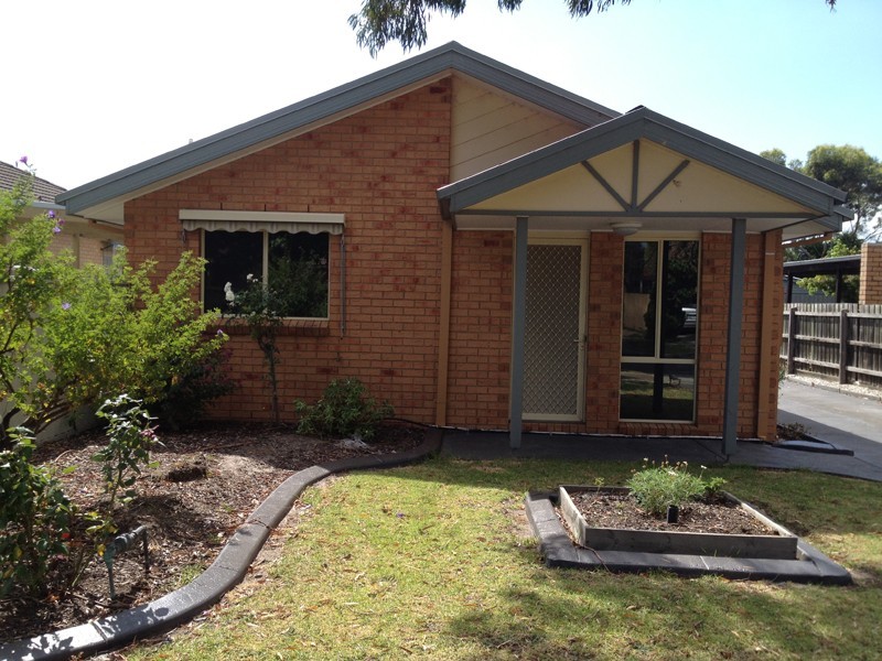 8A Jillian Street, Cranbourne VIC 3977