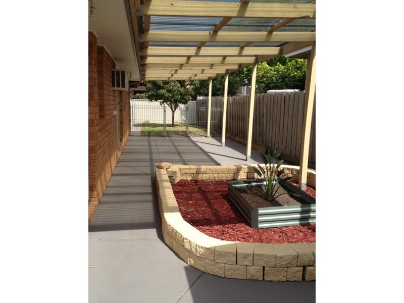 8A Jillian Street, Cranbourne VIC 3977