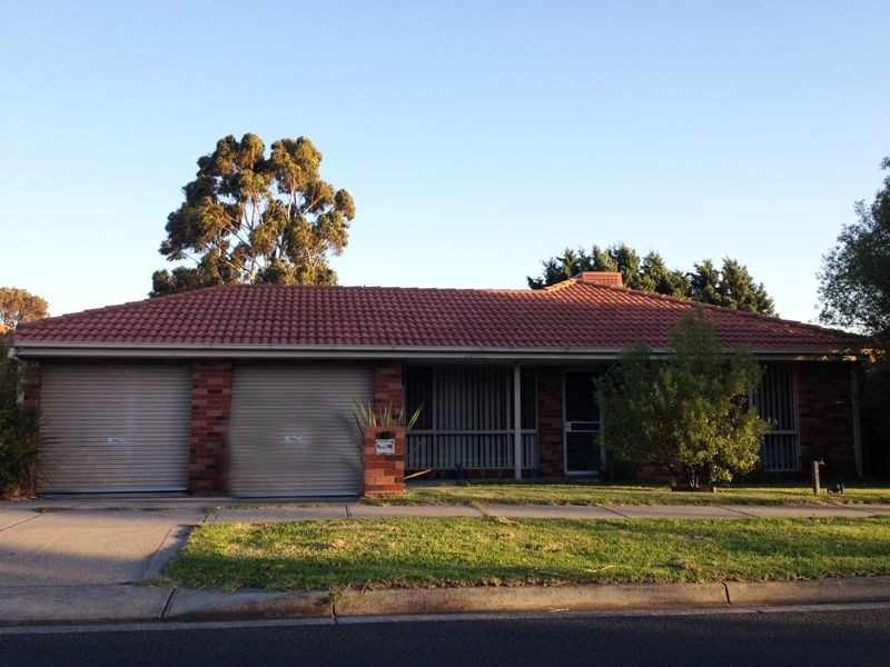 46 Brentwood Drive, Cranbourne North VIC 3977