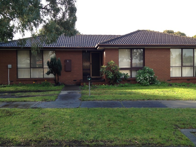 6 Wallace Road, Cranbourne VIC 3977