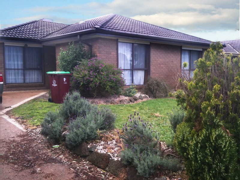 5 Gipps Crescent, Cranbourne North VIC 3977