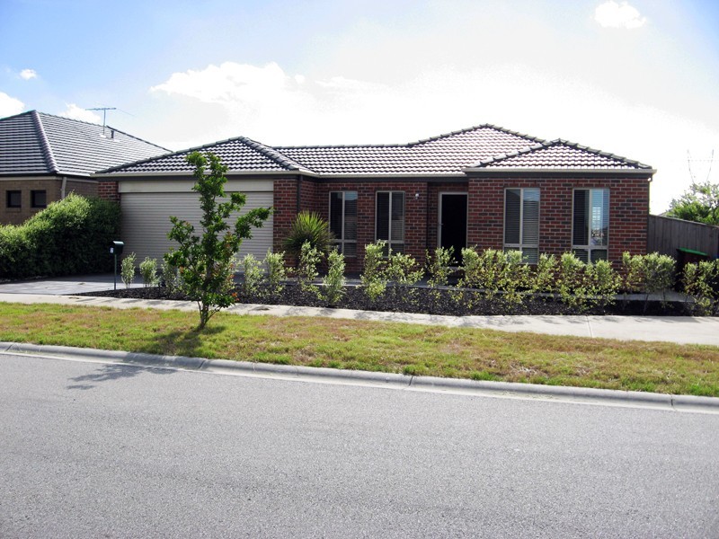 2 Dryandra Place, Cranbourne VIC 3977