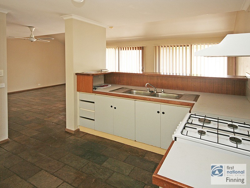 8 Kara Walk, Cranbourne VIC 3977