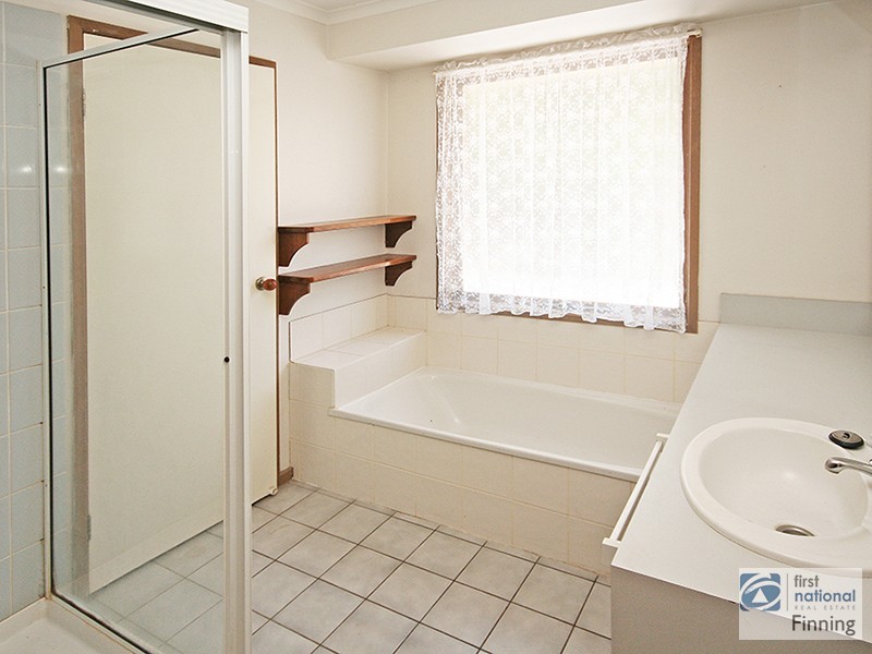 8 Kara Walk, Cranbourne VIC 3977