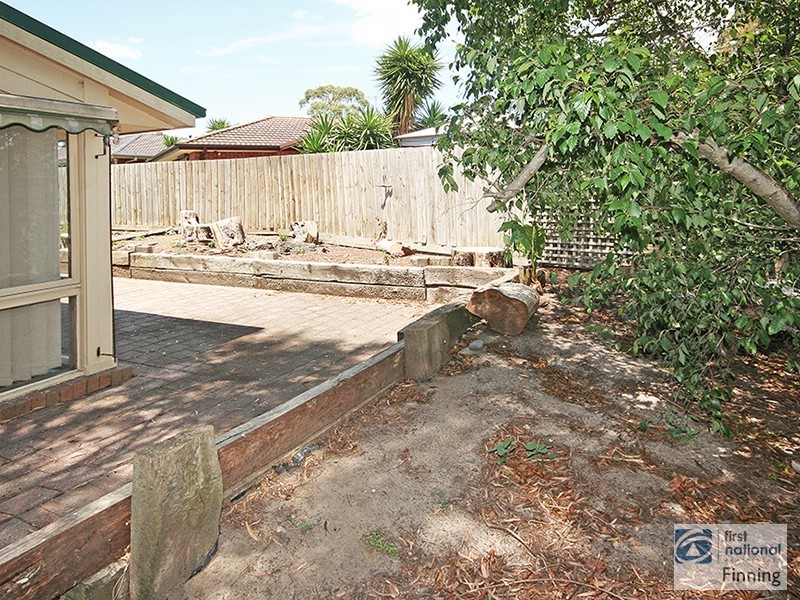 8 Kara Walk, Cranbourne VIC 3977