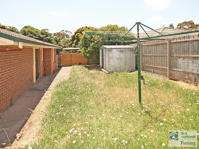 8 Kara Walk, Cranbourne VIC 3977