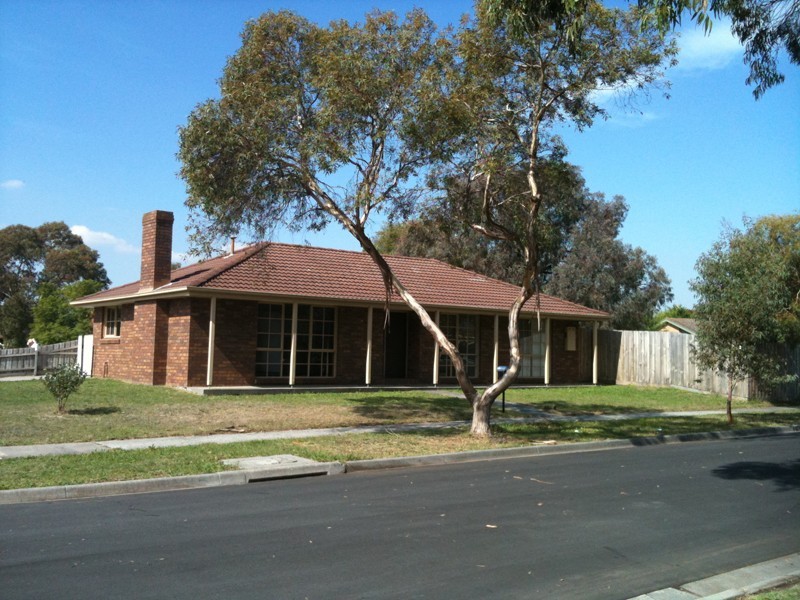 105 Endeavour Drive, Cranbourne North VIC 3977