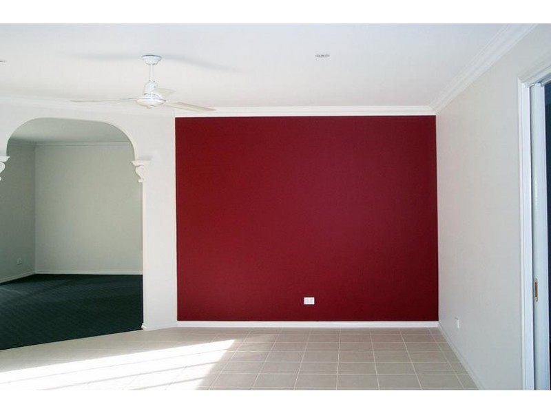 6 Longhirst Avenue, Cranbourne VIC 3977