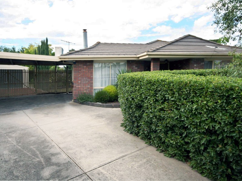 14 Julia Court, Cranbourne North VIC 3977