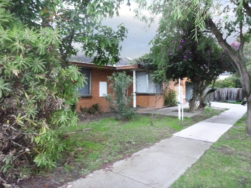 9 Lurline Street, Cranbourne VIC 3977