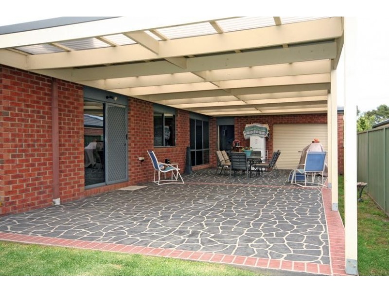 24 Briarcrest Drive, Cranbourne VIC 3977