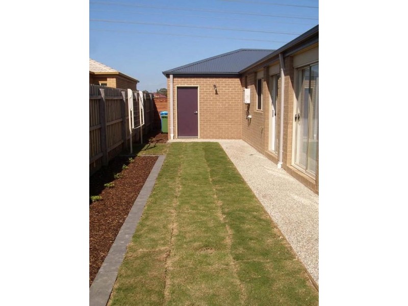 35 Calais Circuit, Cranbourne VIC 3977