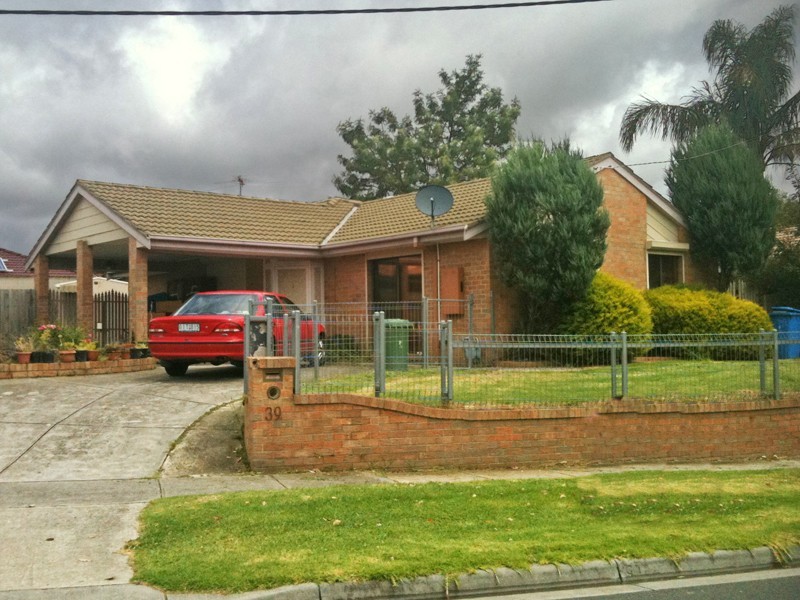 39 Hoysted Avenue, Cranbourne North VIC 3977
