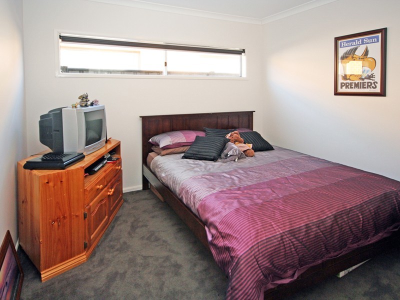 11 Tawleed Grove, Clyde North VIC 3978