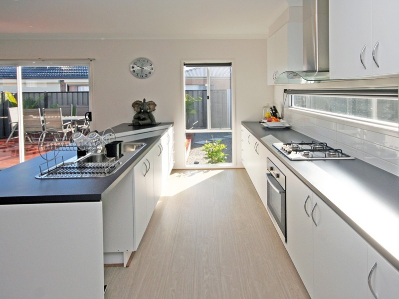 11 Tawleed Grove, Clyde North VIC 3978