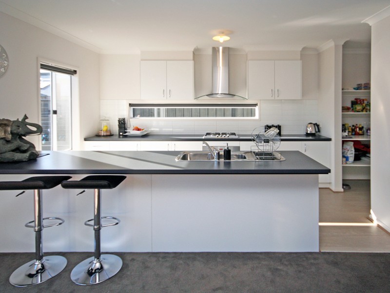 11 Tawleed Grove, Clyde North VIC 3978