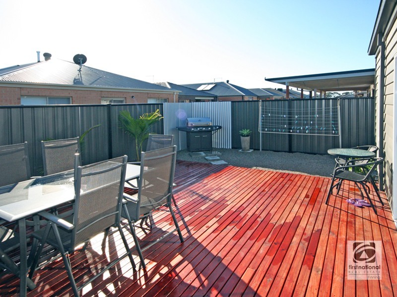 11 Tawleed Grove, Clyde North VIC 3978