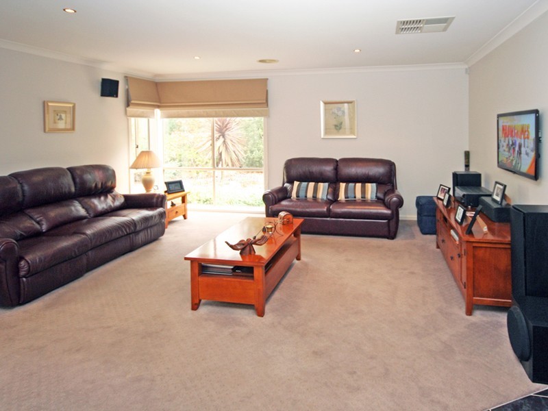66 Ferndown Drive, Cranbourne VIC 3977