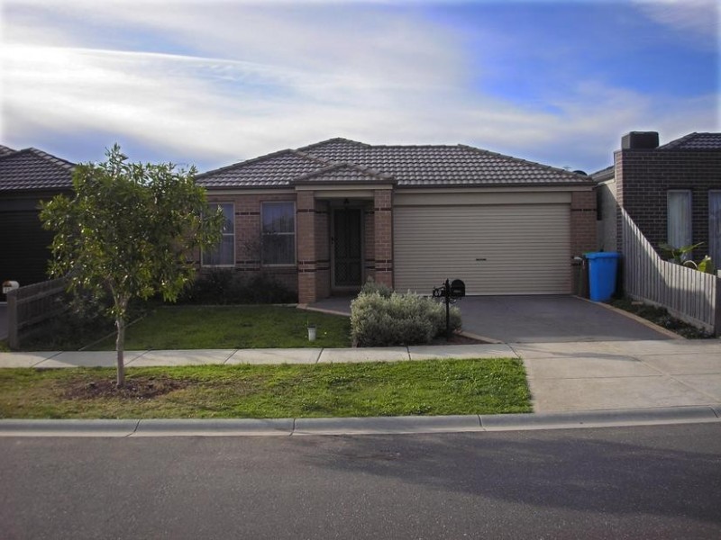 69 Calais Circuit, Cranbourne West VIC 3977