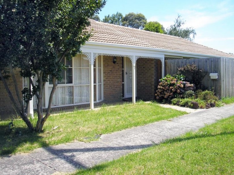 7 McLaren Avenue, Cranbourne VIC 3977