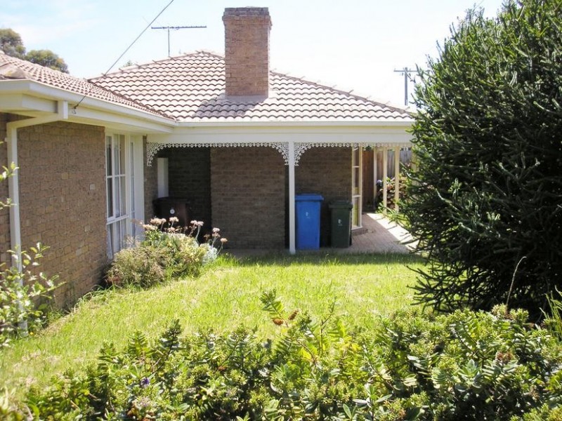 7 McLaren Avenue, Cranbourne VIC 3977