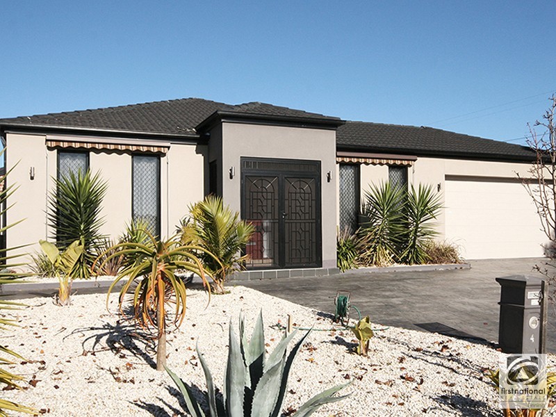 4 Heatherwood Court, Cranbourne West VIC 3977