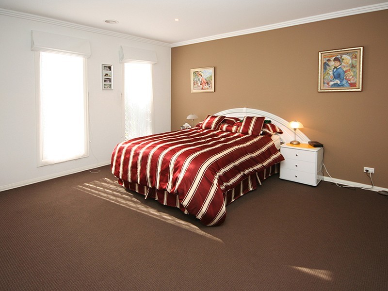 4 Heatherwood Court, Cranbourne West VIC 3977